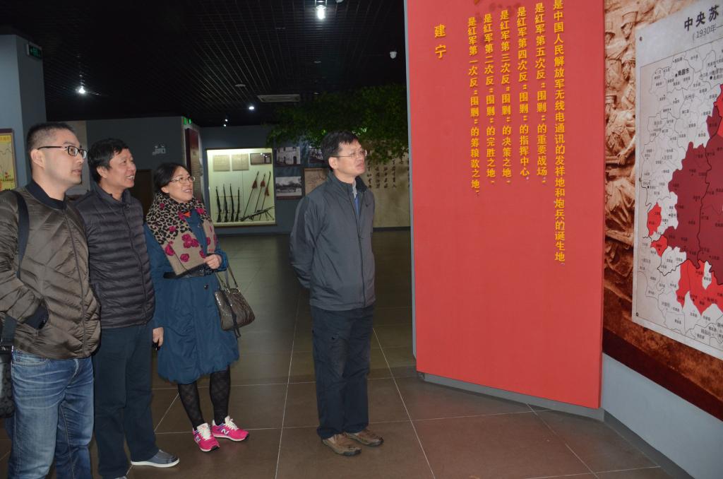 在晋宁革命斗争史、建宁历史文物专题陈列馆参观学习