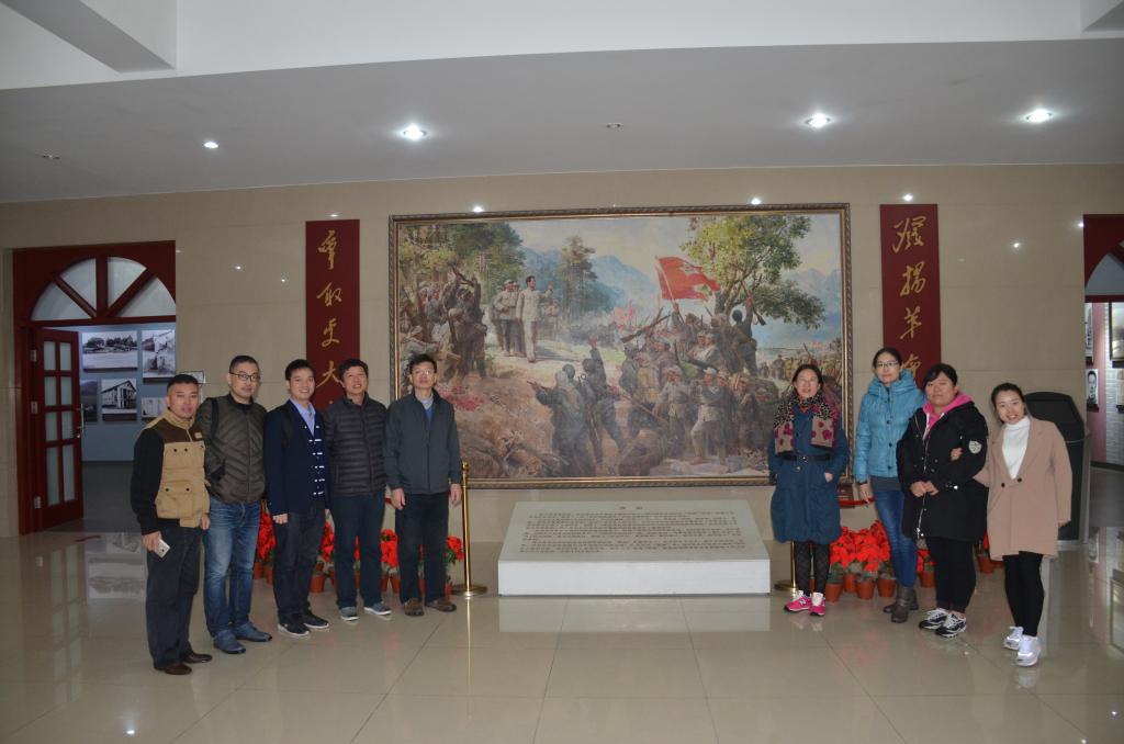 在建宁革命纪念馆内合影